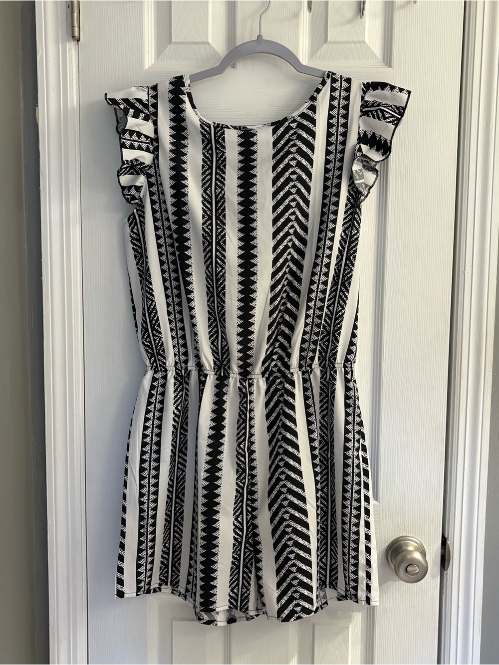 Women's Black White Geometric Stripe Romper Flutter Sleeve Open Tie Back Large.